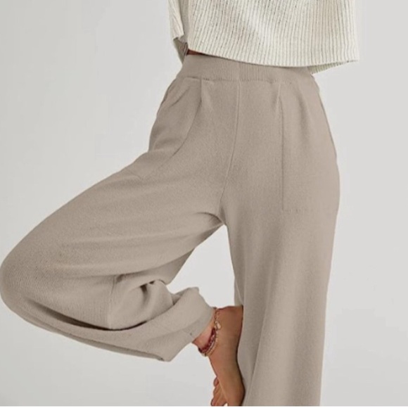 Ugerlov Set Sweater Pullover Top
and High Waisted Pants Lounge Set Beige - Picture 5 of 13